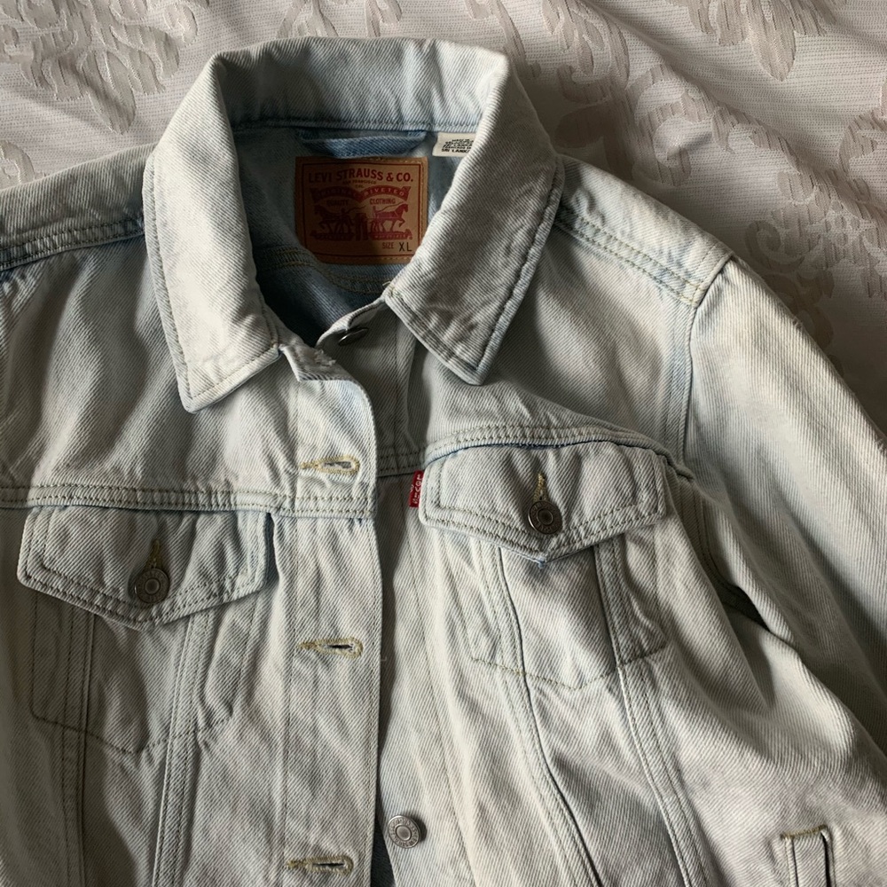 light-wash levi’s denim jacket